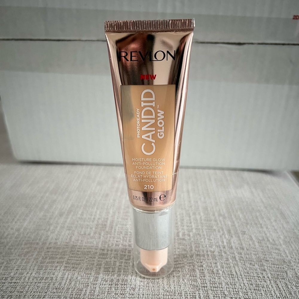 Revlon Photoready Candid Glow Foundation - 210 Natural Ochre